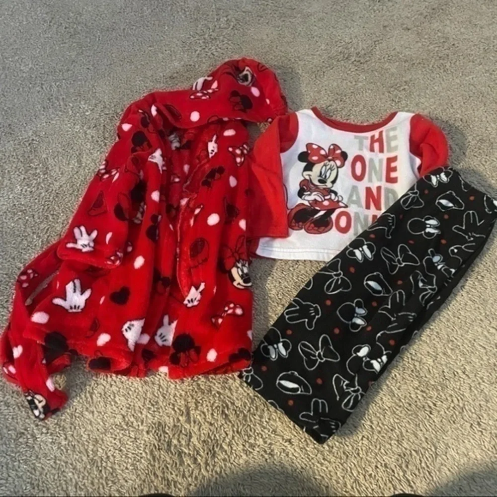 2 Set Girl’s Pajamas 2T    BBB3